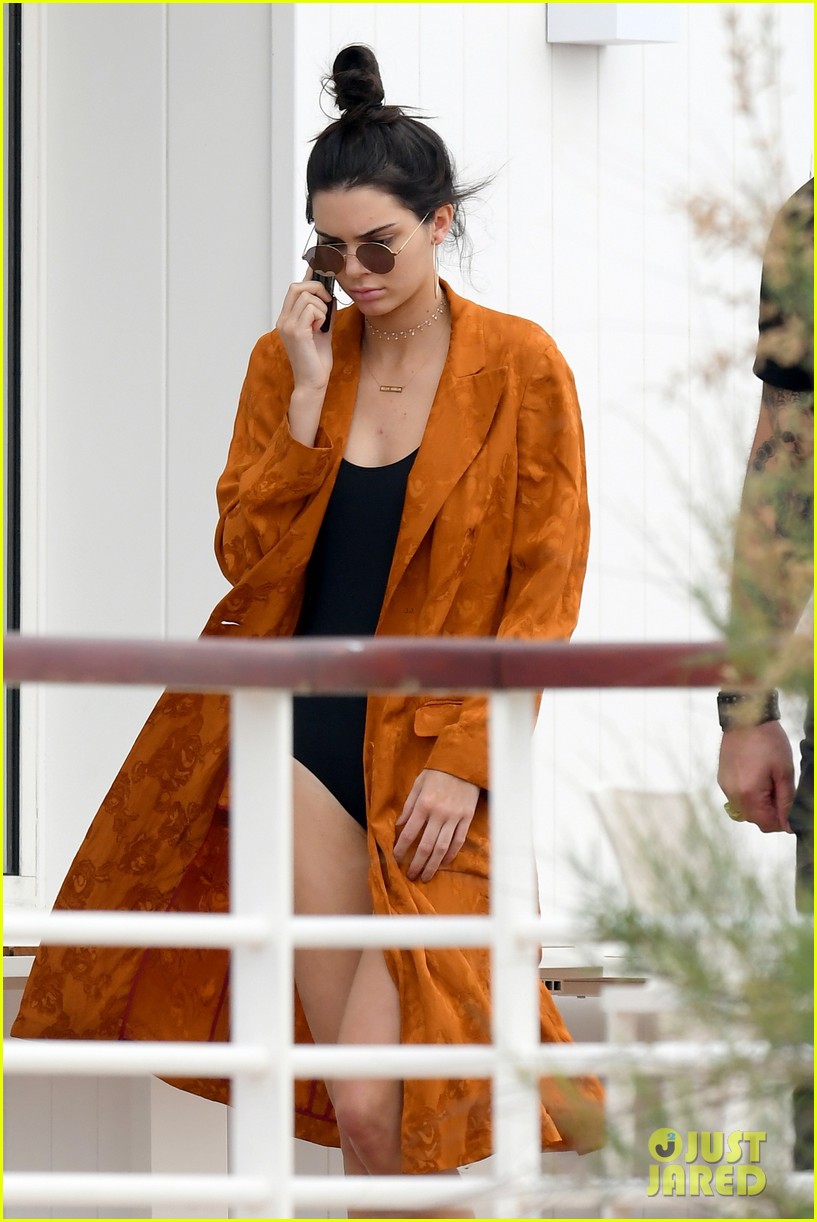 kendall jenner hangs at her hotel in cannes 033654903