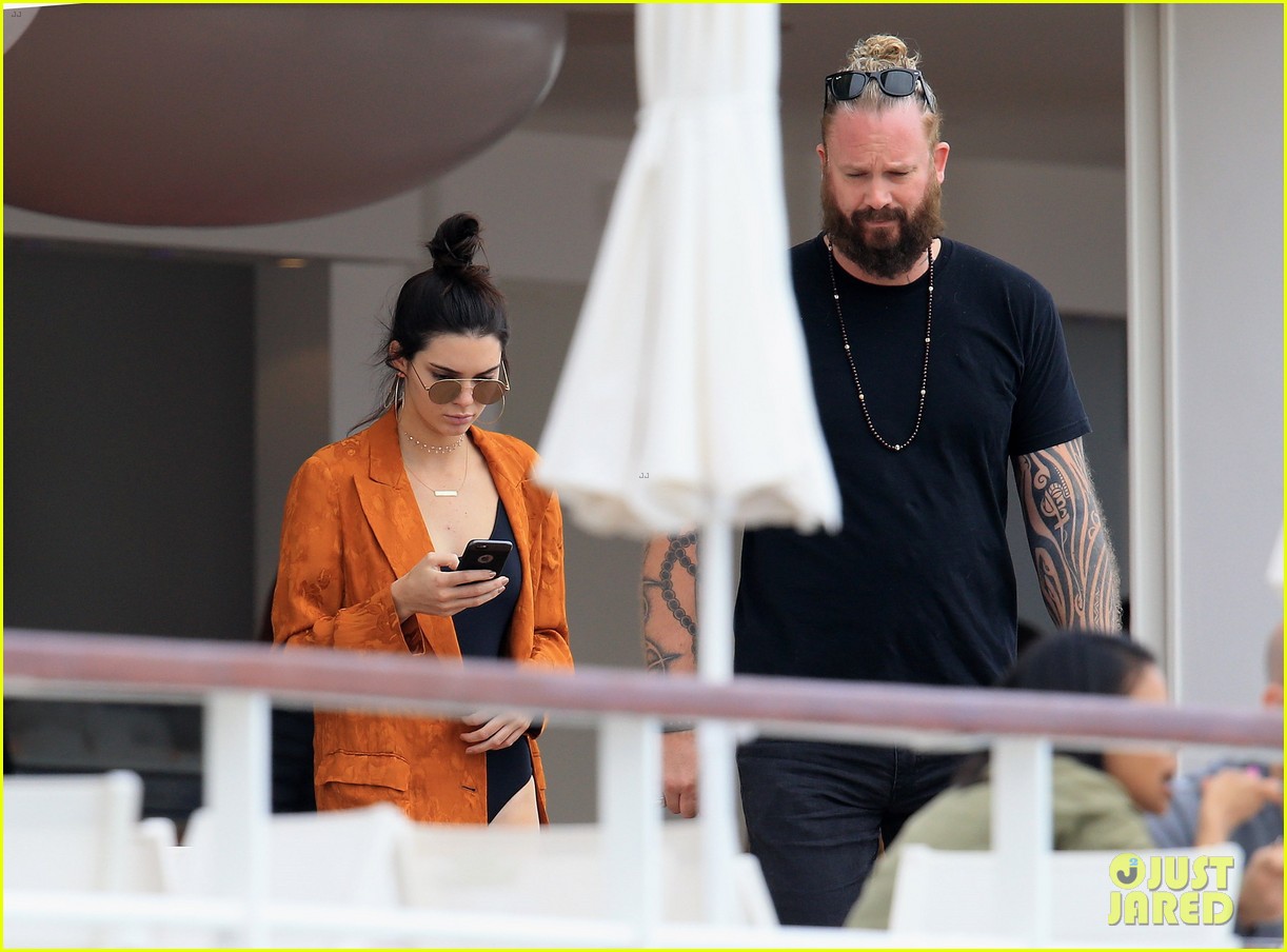 kendall jenner hangs at her hotel in cannes 20
