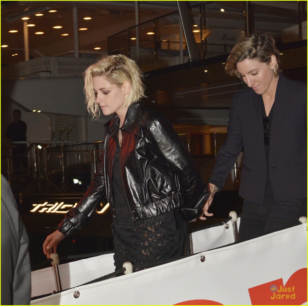 kristen stewart alicia cargile hold hands party cannes 473657880