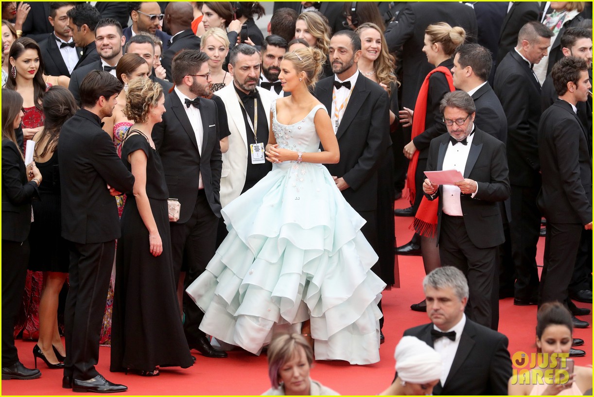 pregnant blake lively looks like a princess in this ball gown 063655063