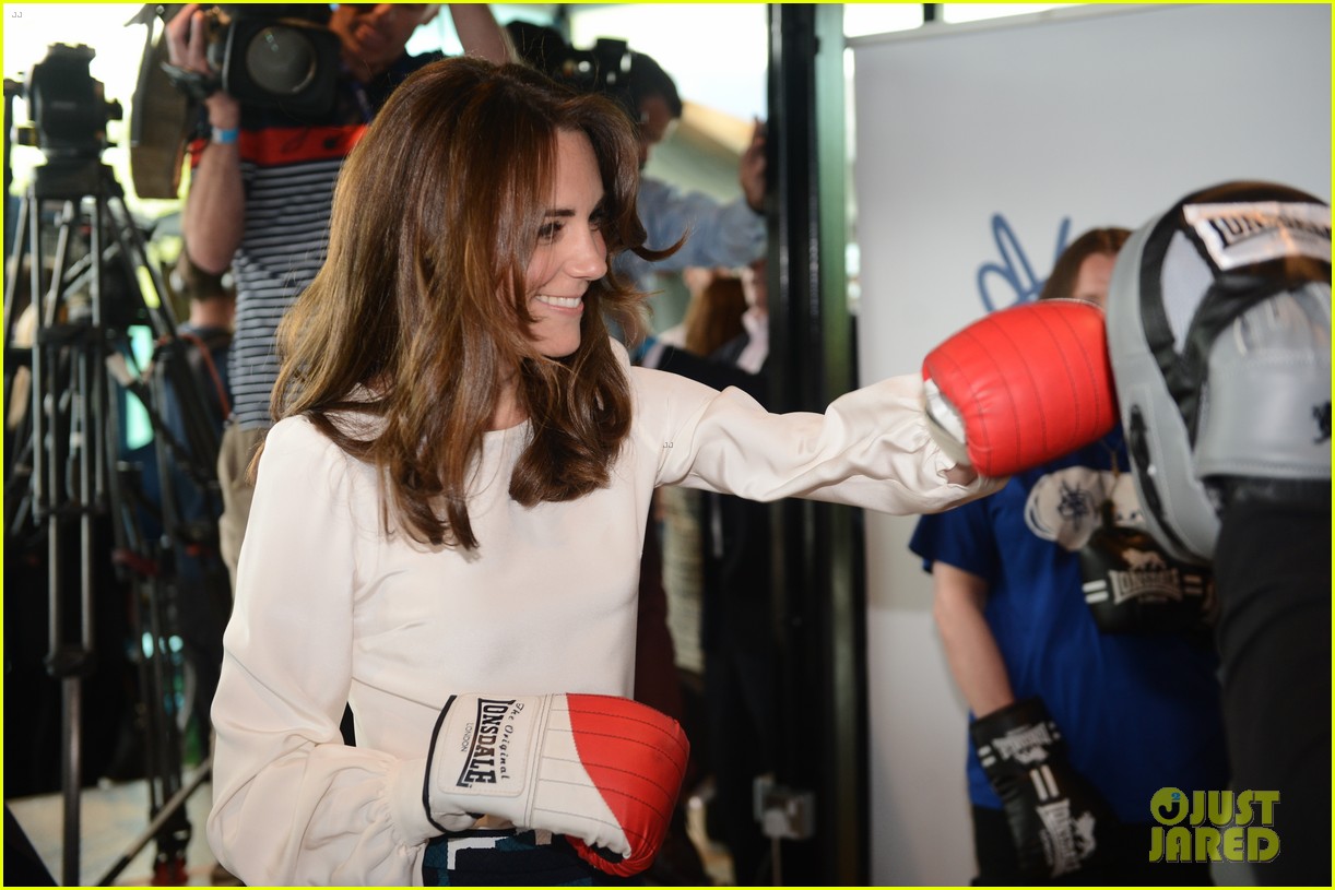 kate middleton tests her boxing skills with the princes 04