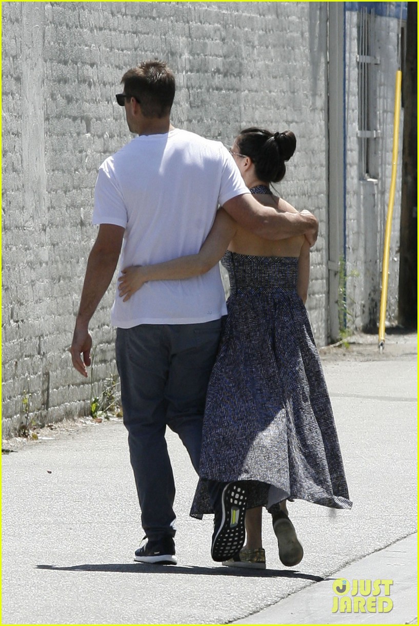 olivia munn aaron rodgers spend sunday together 02