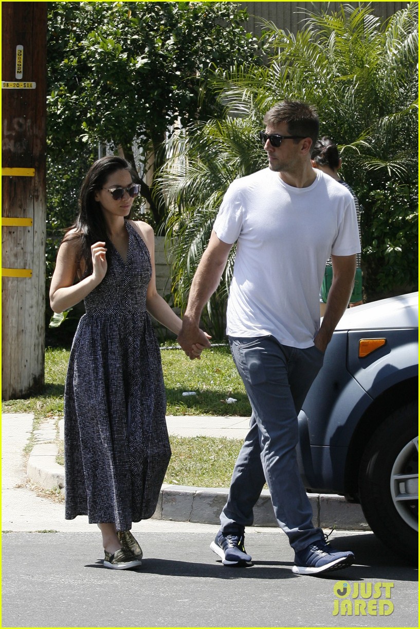 olivia munn aaron rodgers spend sunday together 173645049