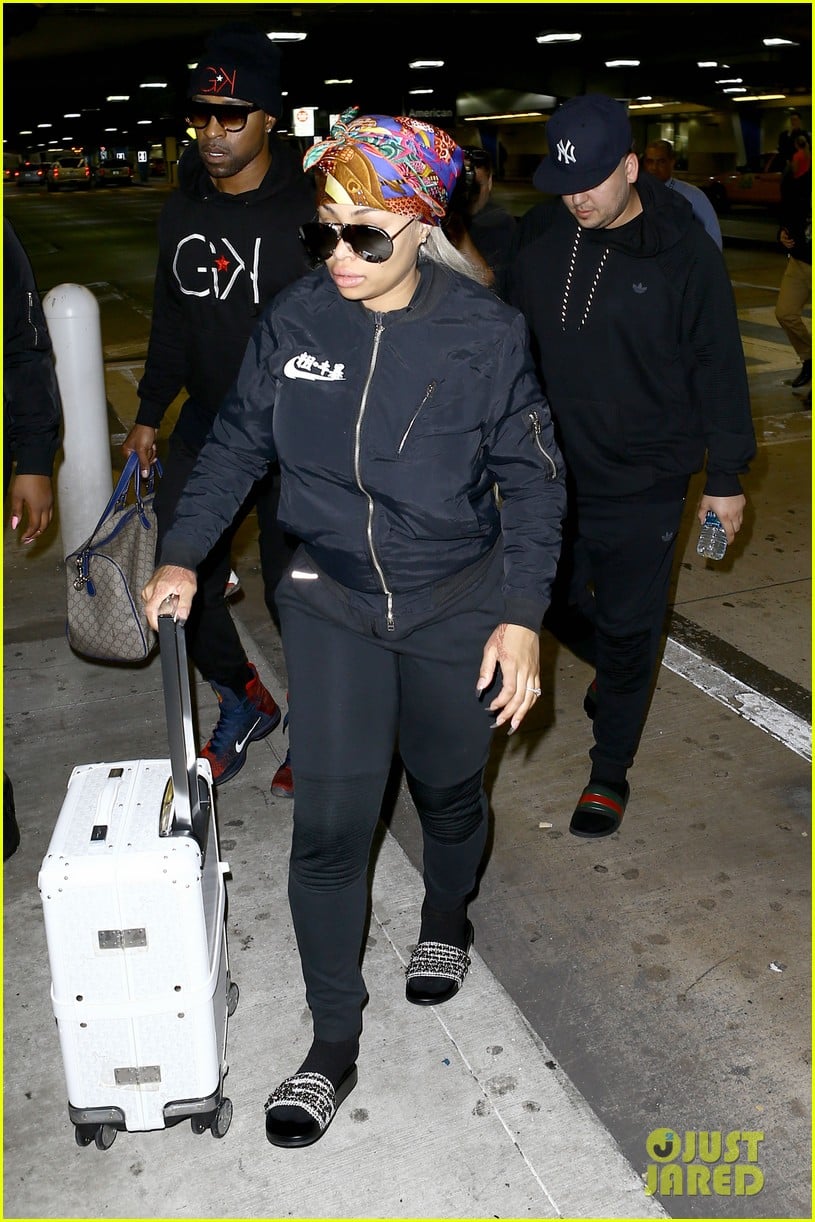 Kim & Khloe Kardashian Talk About Rob & Blac Chyna's Relationship in