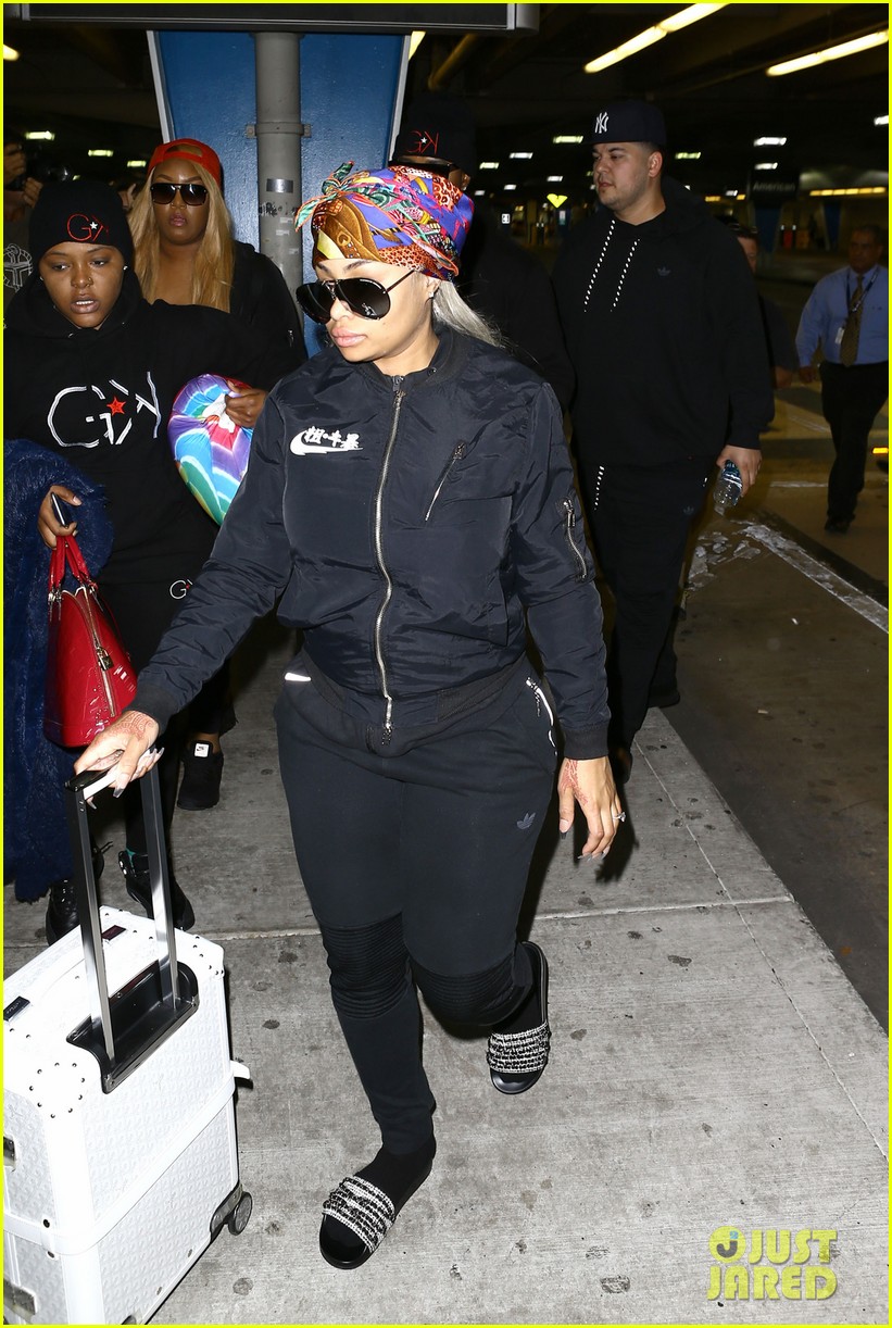 Kim & Khloe Kardashian Talk About Rob & Blac Chyna's Relationship in