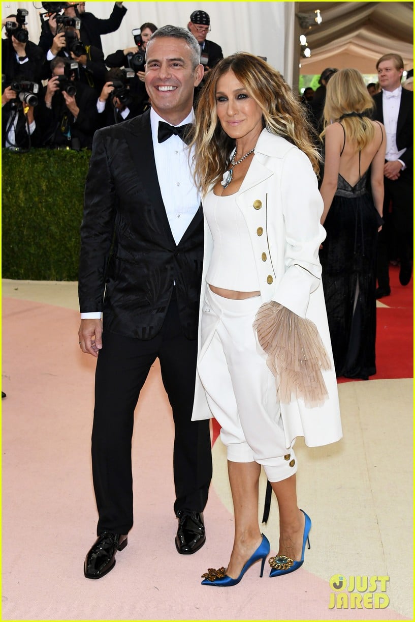 Sarah Jessica Parker Poses With Andy Cohen at Met Gala 2016 Photo