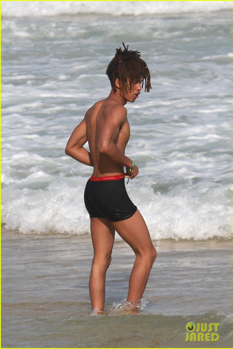 jaden smith wears just his calvins for a dip at the beach 123669498