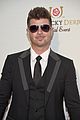 robin thicke takes the stage at kentucky derby gala 06