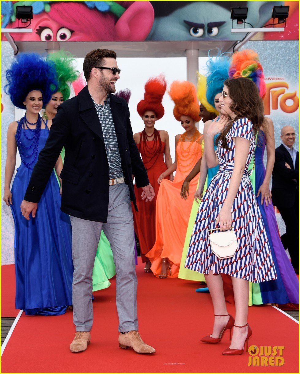 Justin Timberlake & Anna Kendrick Sing Duet of 'True Colors' From(01)