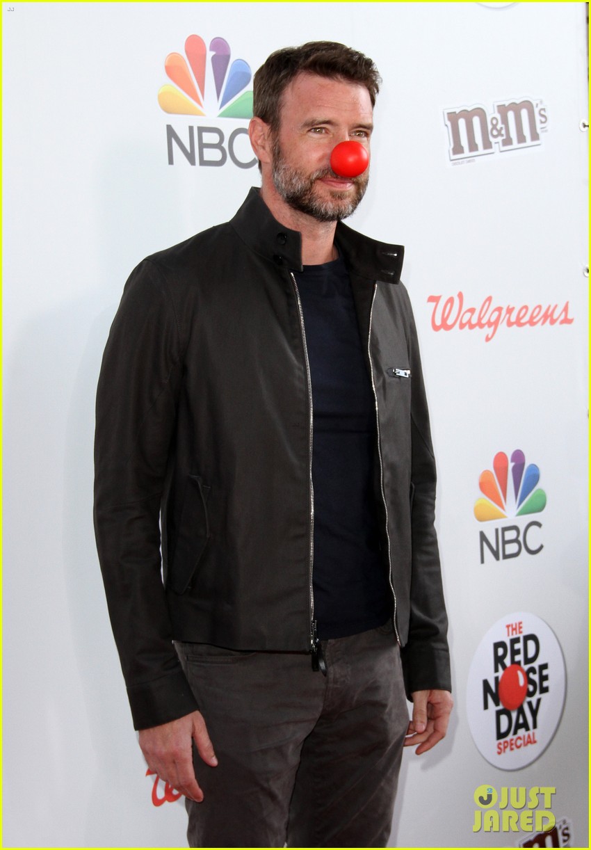 milo ventimiglia mandy moore sterling k brown team up for 2016 red nose 263667466