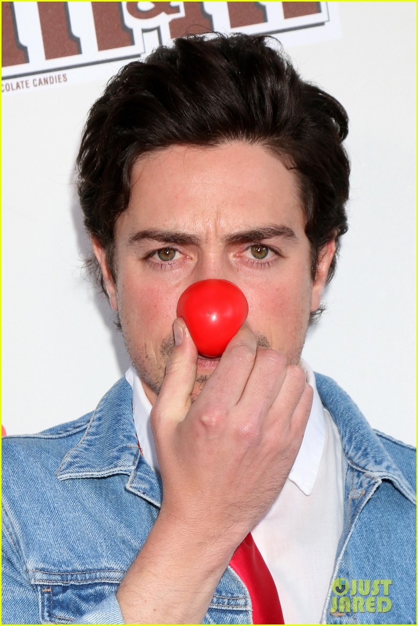 milo ventimiglia mandy moore sterling k brown team up for 2016 red nose 343667474