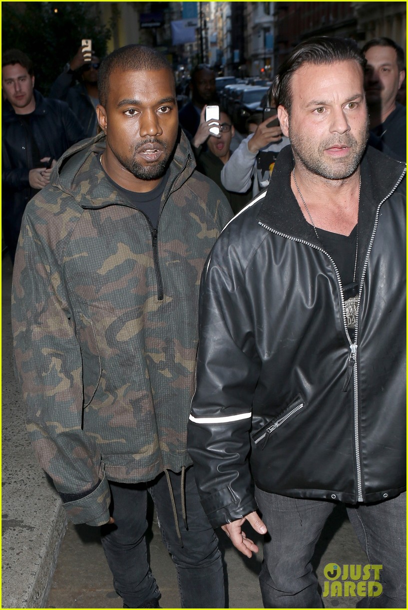 kanye west steps out with bodyguard 01