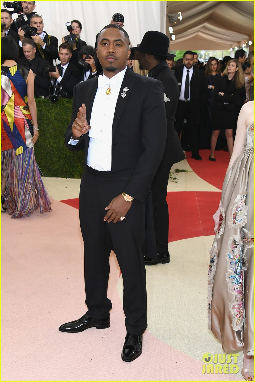 william wears a tinted visor over his face at met gala 2016 10
