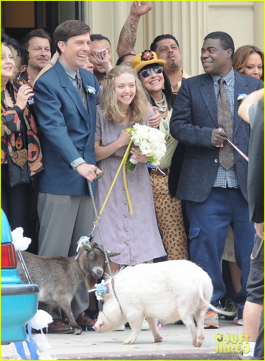 Amanda Seyfried Hangs Out With a Pig for 'The Clapper': Photo 3682793, Amanda Seyfried, Ed Helms, Leah Remini, Tracy Morgan Photos
