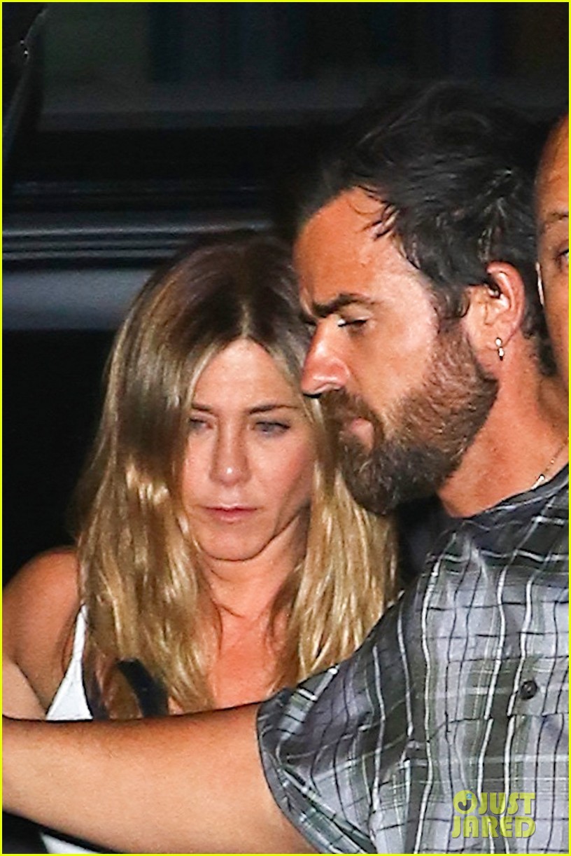 Jennifer Aniston & Justin Theroux Have a Casual NYC Date Night Photo