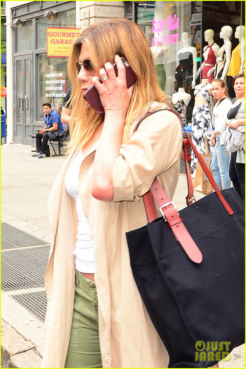 jennifer aniston steps out in new york city 073684466