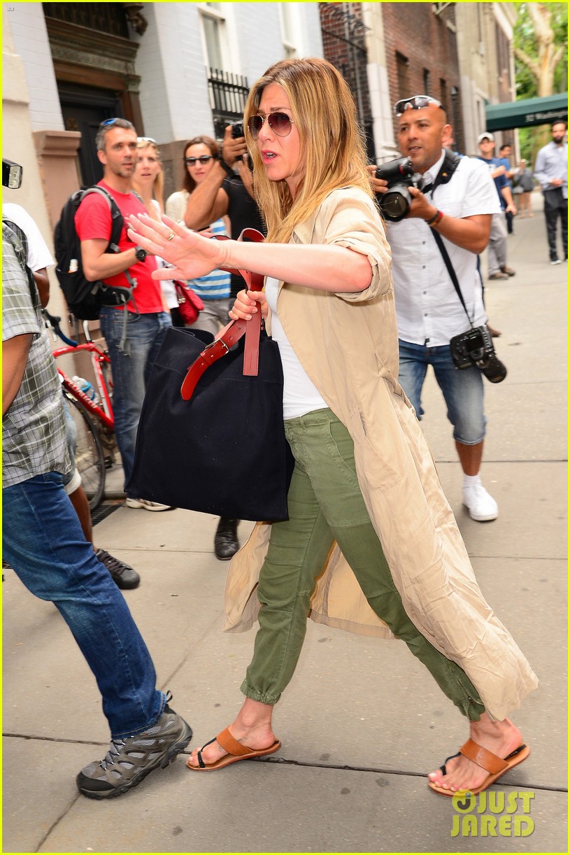 jennifer aniston steps out in new york city 153684474