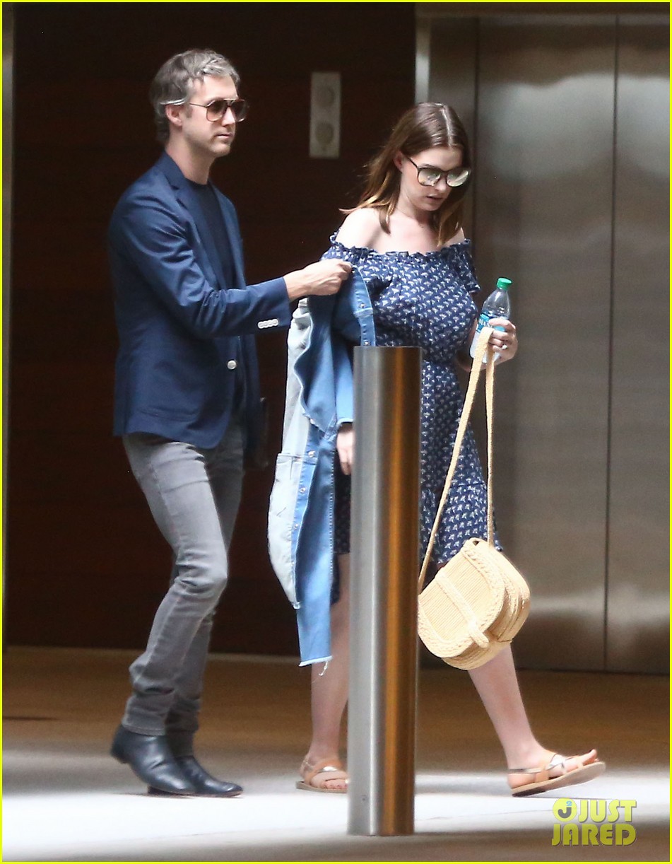 anne hathaway almost wasnt in the devil wears prada 053693777