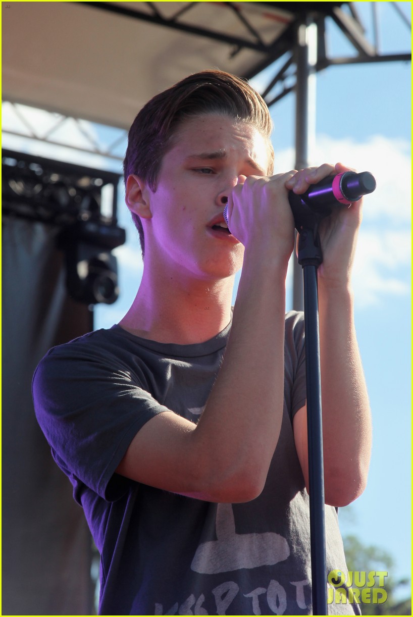 singer ryan beatty comes out as gay 063694304