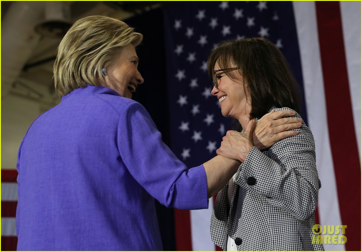 hillary clinton gets celeb support at women for hillary event 063673695