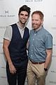 jesse tyler ferguson hubby justin mikita show support for for homeless youth 01