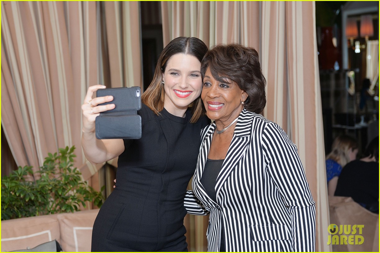 sophia bush unreal ladies join glamour for hollywood politics lunch 083688068
