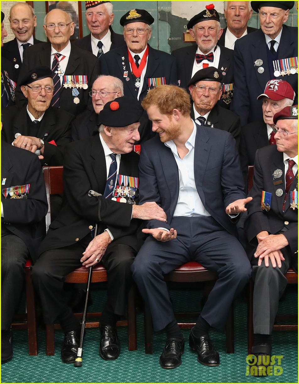 prince harry gets a fashion lesson from a 90 year old veteran 033673074