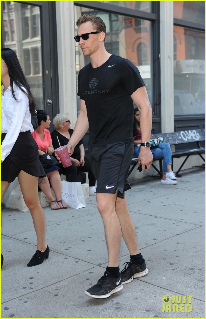 tom hiddleston rides in taylor swifts car to new york gym 173685430