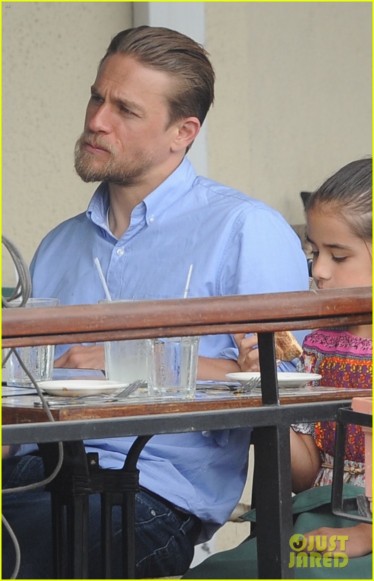 charlie hunnam hits the gym then cleans up for lunch 123678156