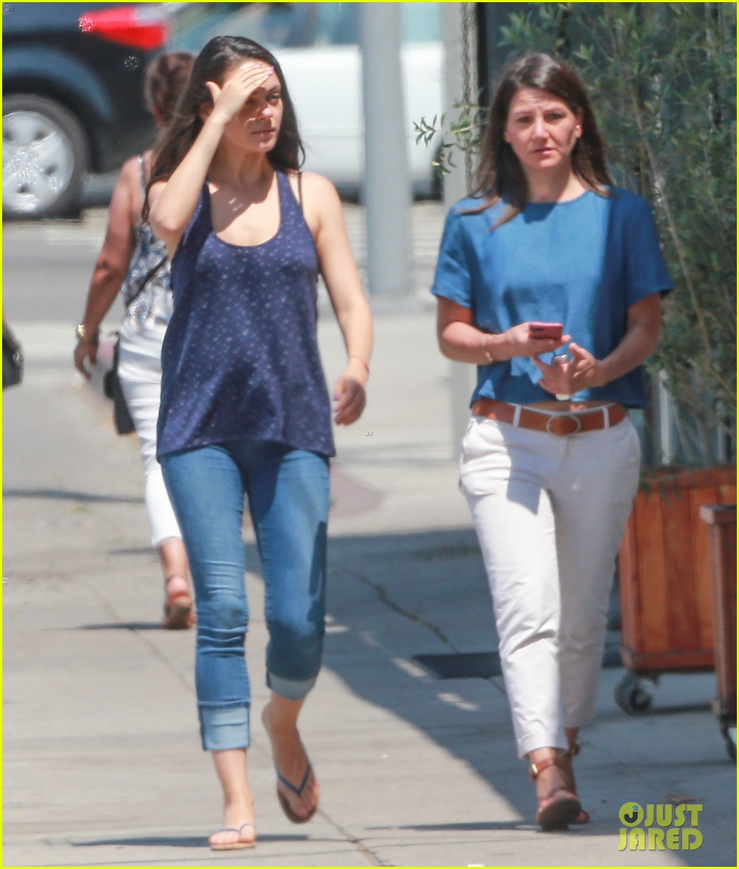 mila kunis spotted for first time after pregnancy news 043688803