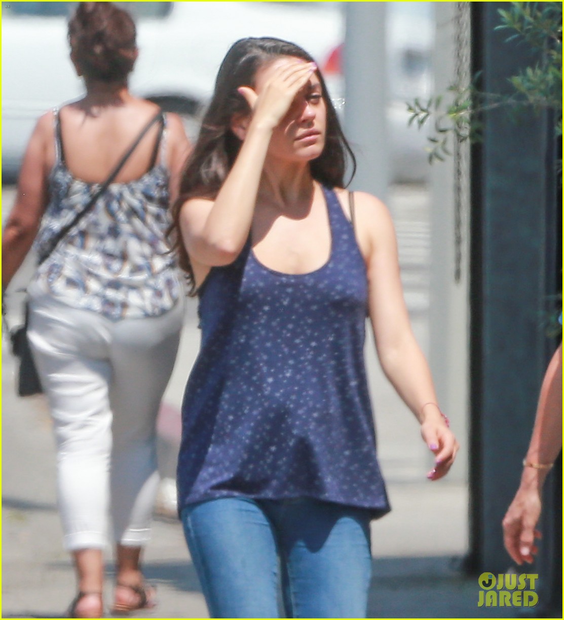 mila kunis spotted for first time after pregnancy news 063688805
