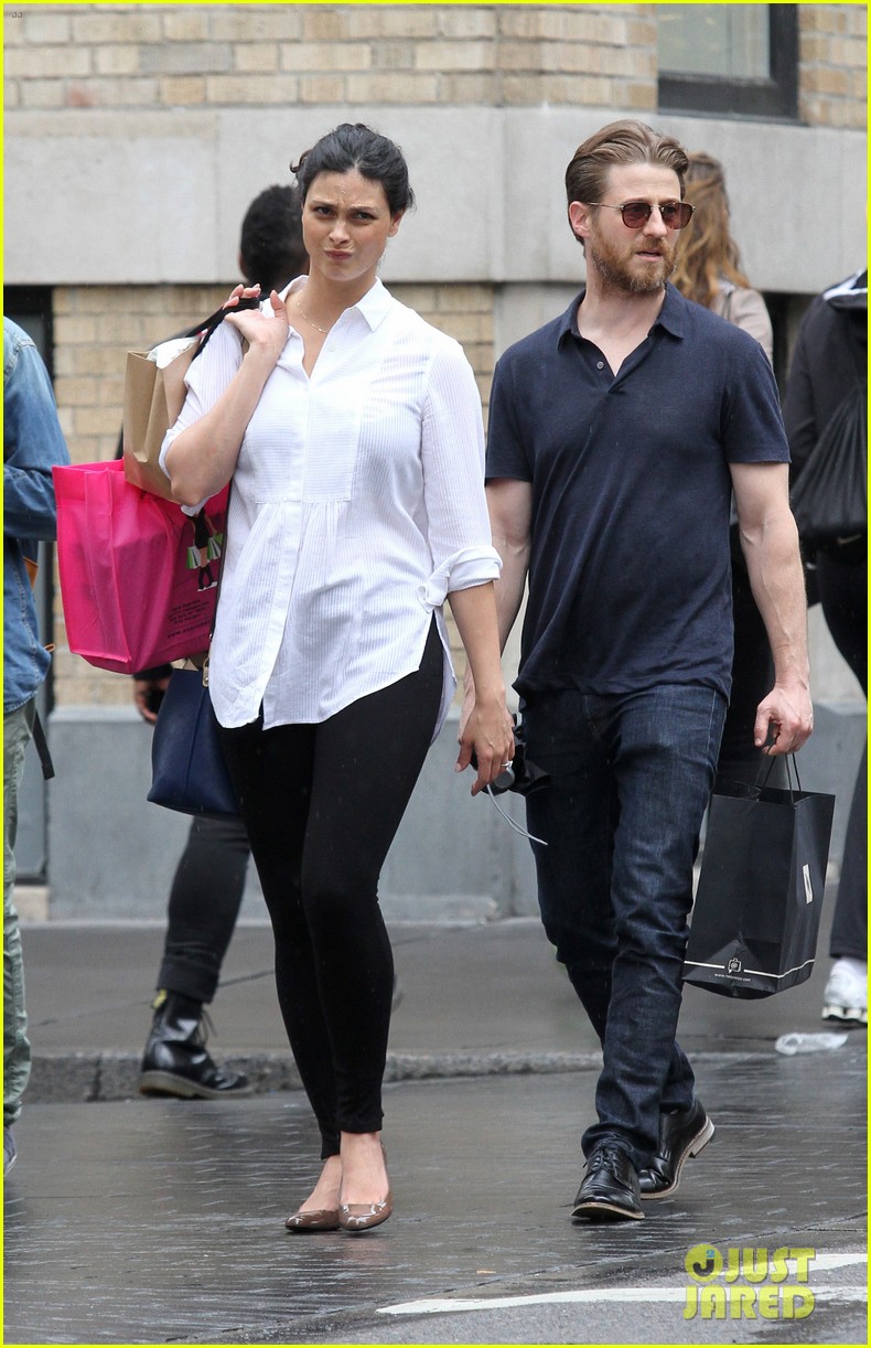 ben mckenzie morena baccarin kick off the weekend with shopping 053673405
