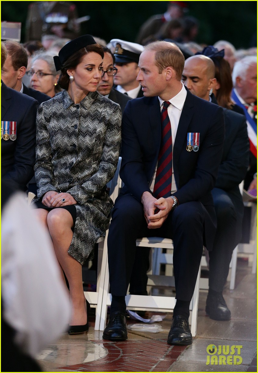 Kate Middleton & Prince William Commemorate WWI Battle with Prince(01)