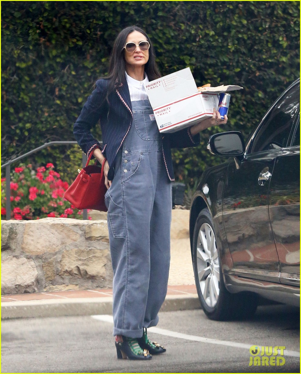 demi moore promotes daughters clothes designs 013670553