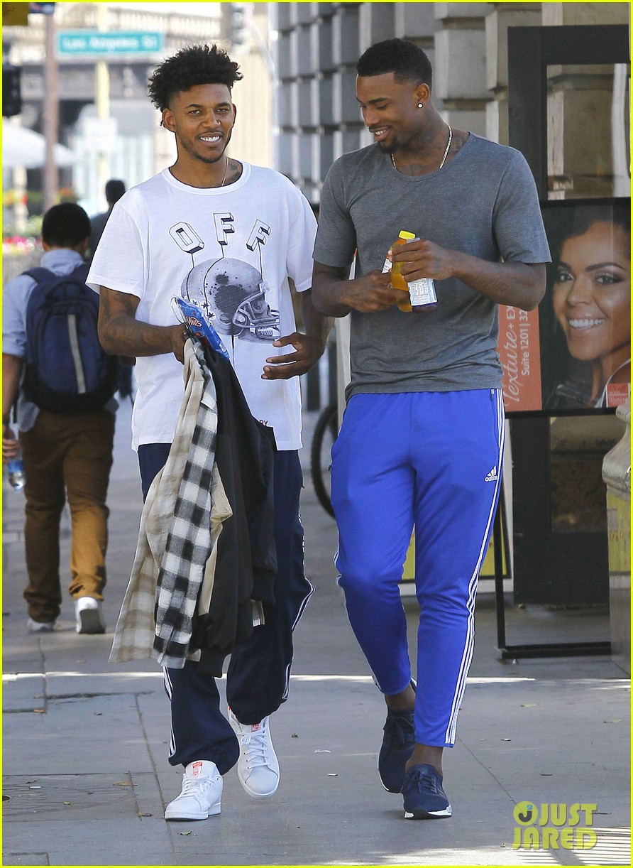 nick young shopping after iggy engagement 01