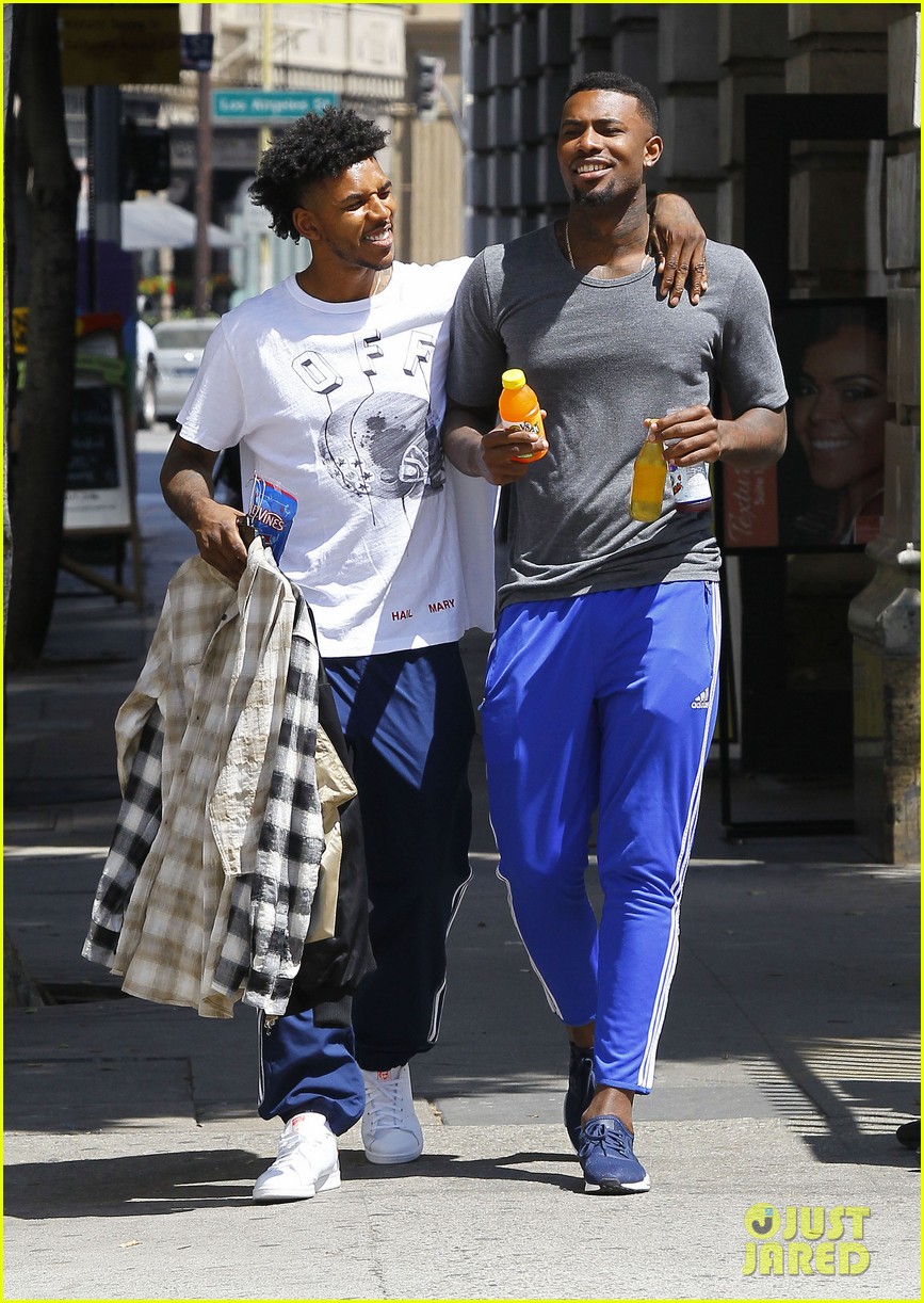 nick young shopping after iggy engagement 093689516