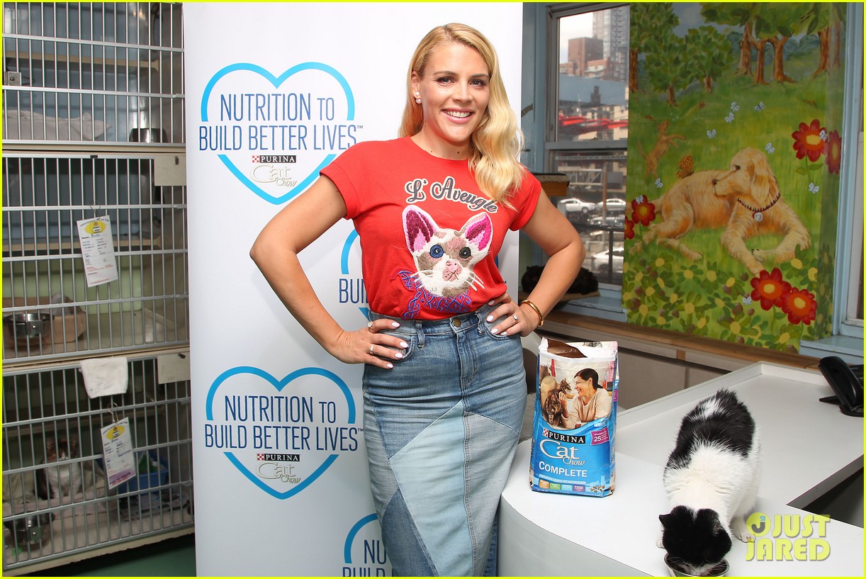 busy philipps teams up with purina cat chow for nutrition to build better lives program 01