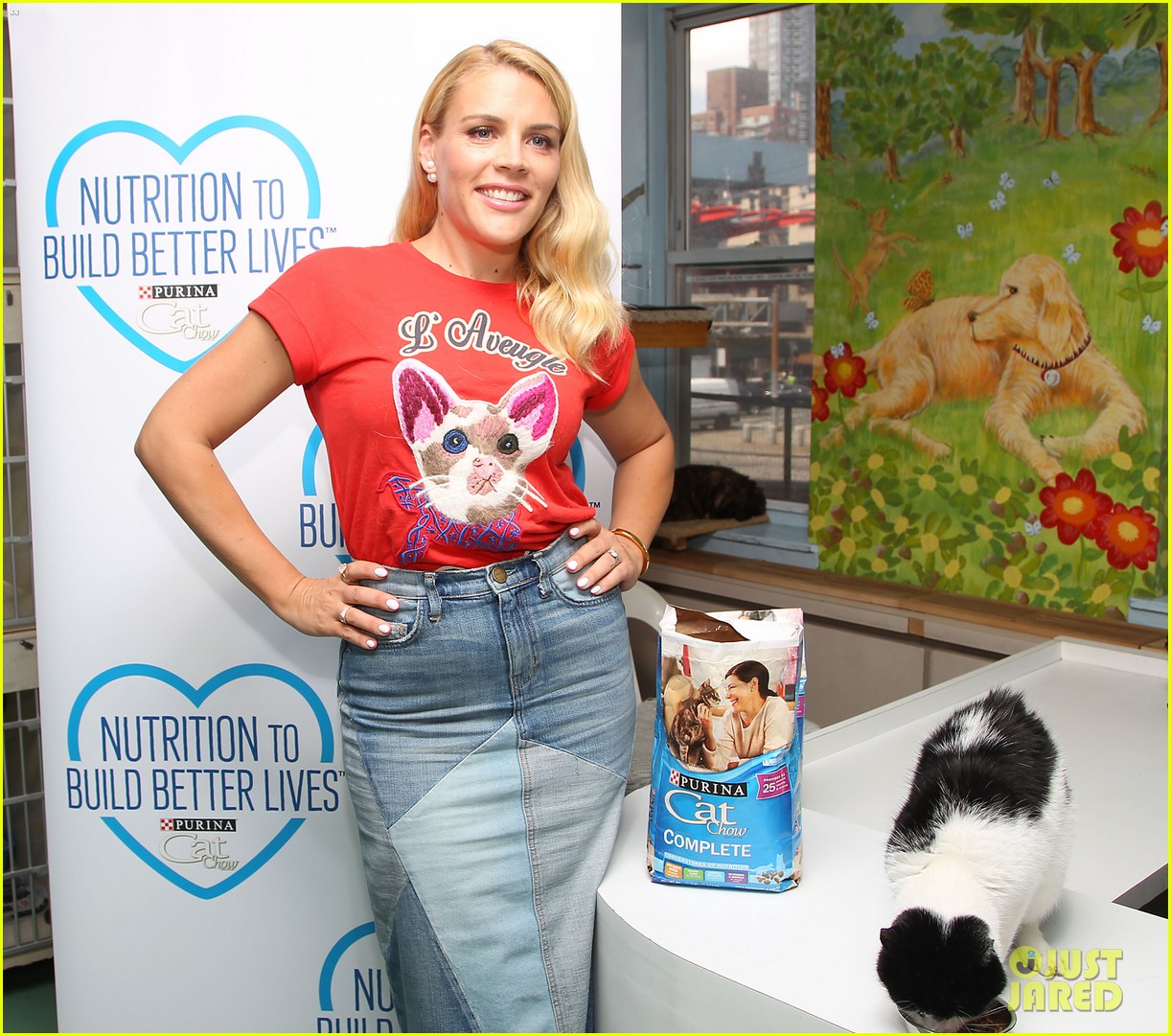 busy philipps teams up with purina cat chow for nutrition to build better lives program 083695440