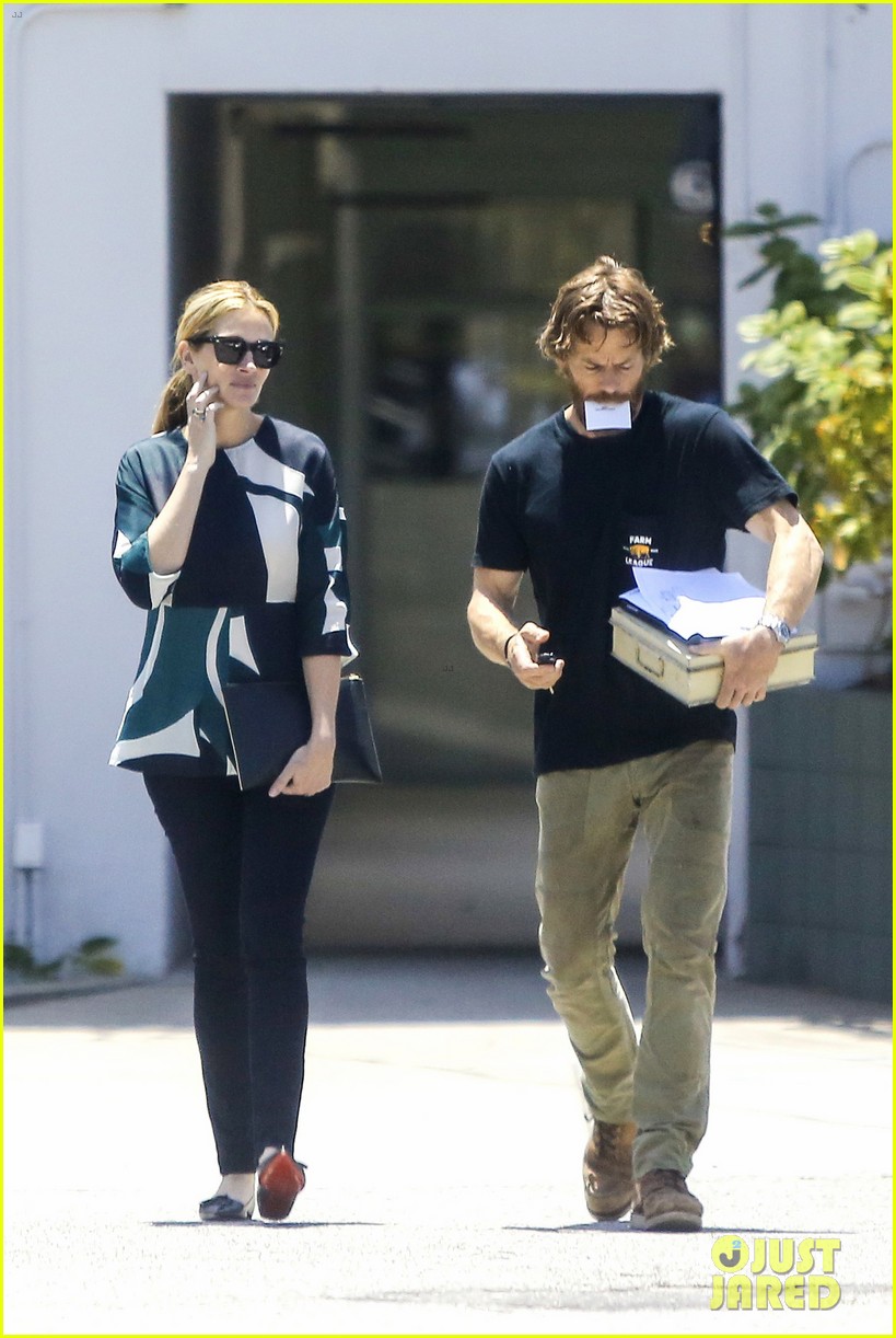 julia roberts husband danny moder spotted in rare outing 133673033