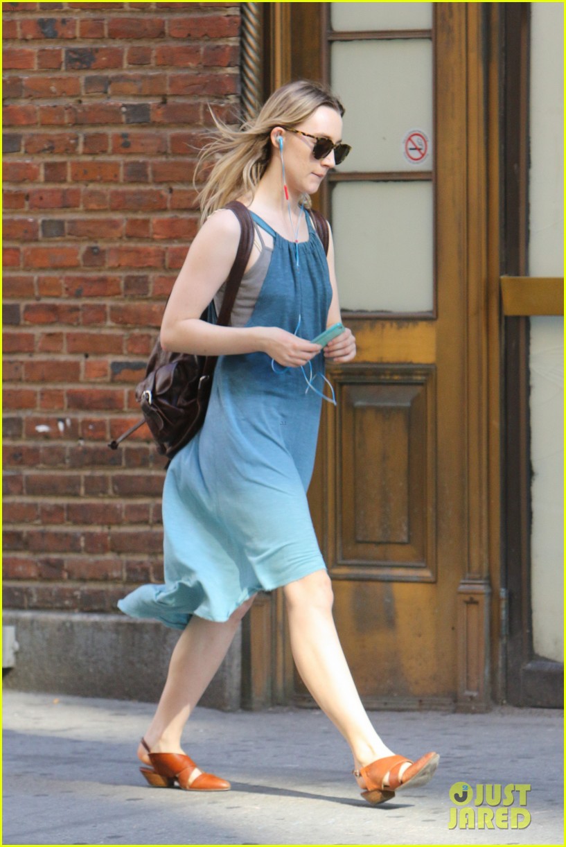 saoirse ronan steps out in nyc summer look 083693102