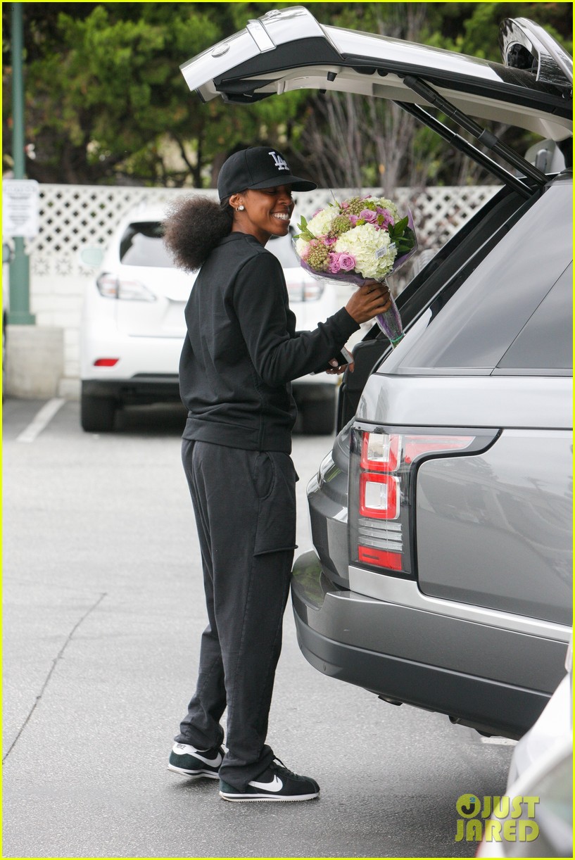kelly rowland stops to smell flowers 173670769