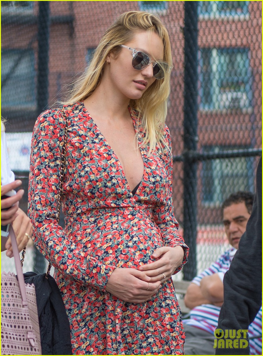 Pregnant Candice Swanepoel Lunches with Pal Doutzen Kroes Photo