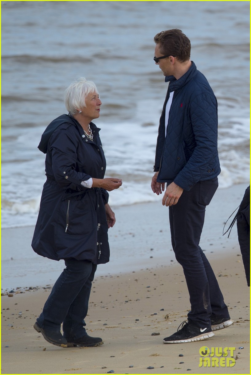 taylor swift tom hiddleston hit the beach again in the uk 323692939