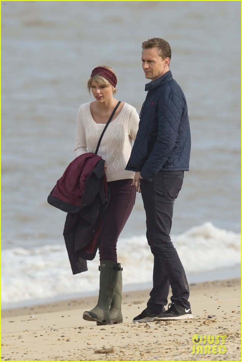 taylor swift tom hiddleston hit the beach again in the uk 353692942