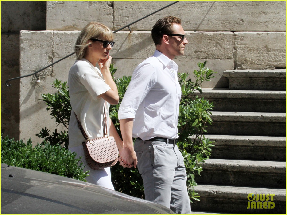 taylor swift tom hiddleston rome helicopter 023693897