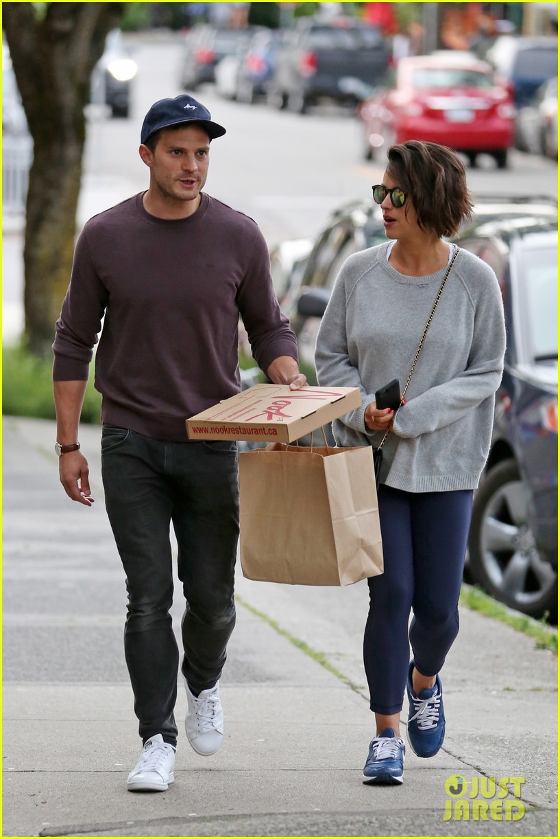 jamie dornan grabs take out in vancouver with wife amelia warner 083685733