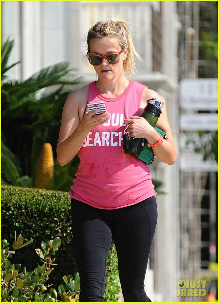 reese witherspoon shows off her new summer hair 373688456