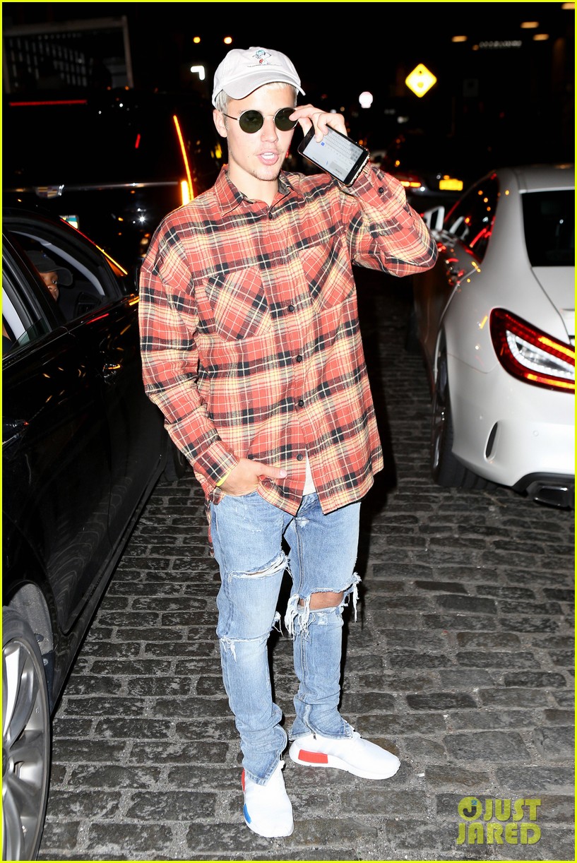 Justin Bieber Hunts Down Pokemon in NYC's Central Park - Watch