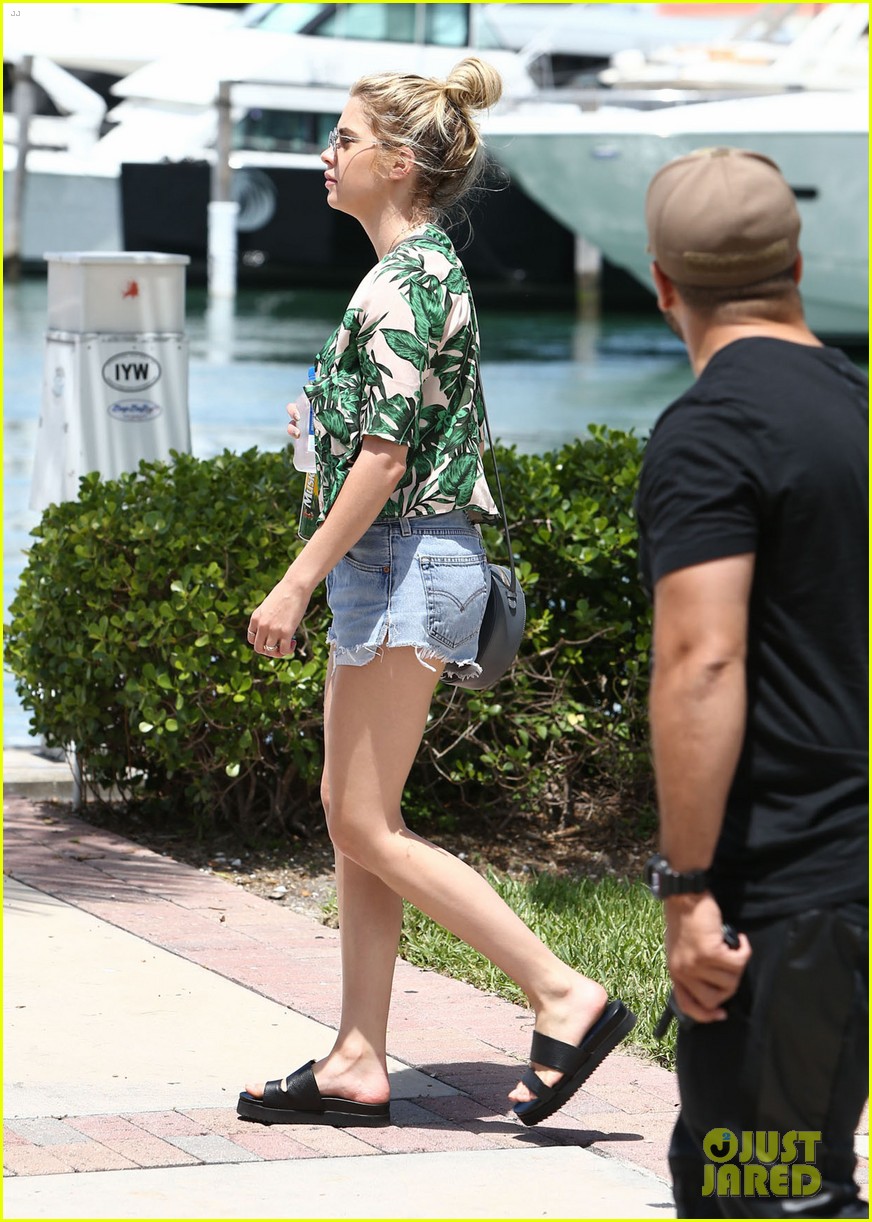 justin bieber hangs with ashley benson on fourth of july 193699053