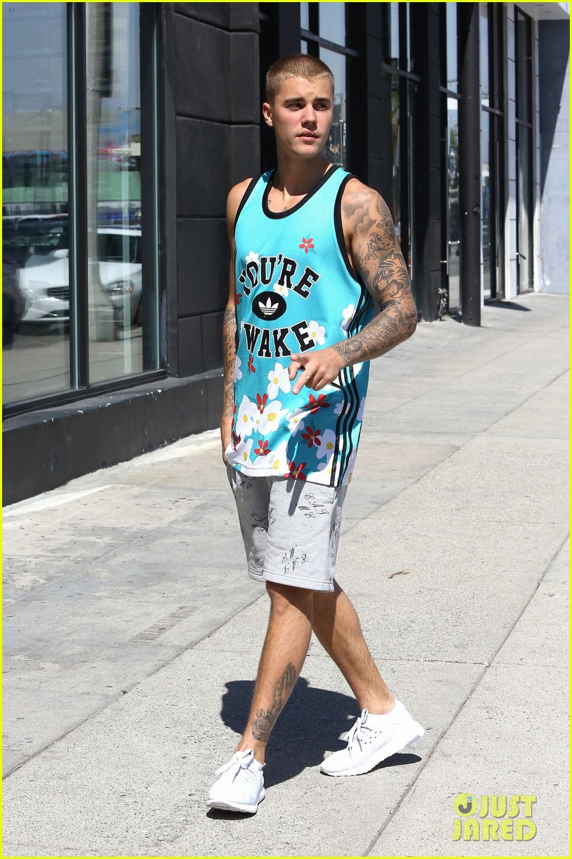 justin bieber lunch ralphs west hollywood 413717520